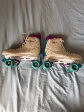 Roller Derby Women's Cream Retro Quad Roller Skates with Teal Wheels